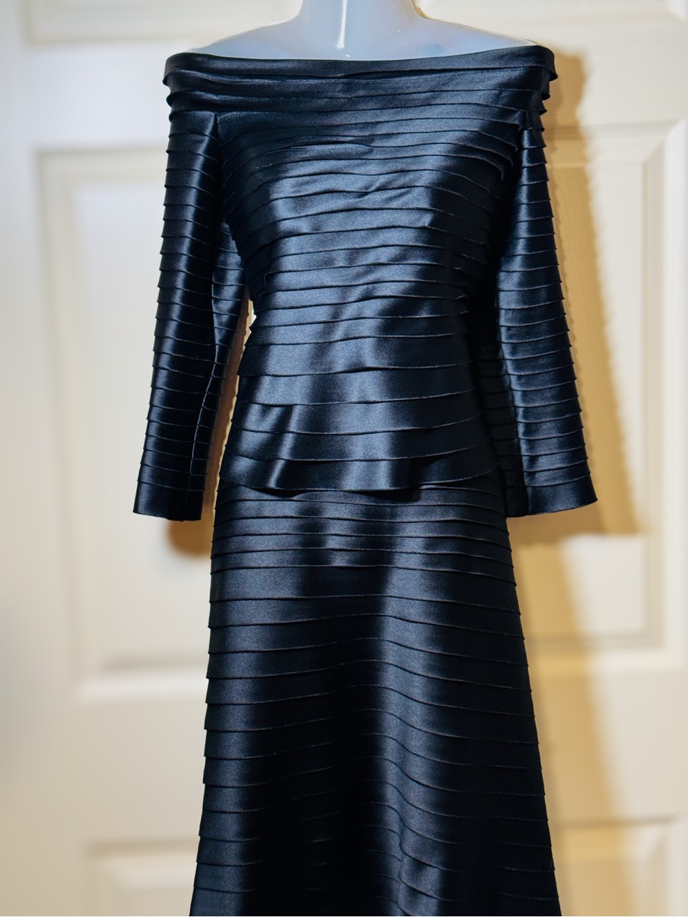 Vintage JS Collection Women’s Size 6 Black Satin 2 Piece Evening Skirt Set